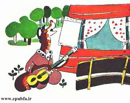 روباه ناقلا که همان نزدیک پشت بوته موته ها قایم شده بود آنقدر صبر کرد تا طرقه و پیشی خوب دور شدند